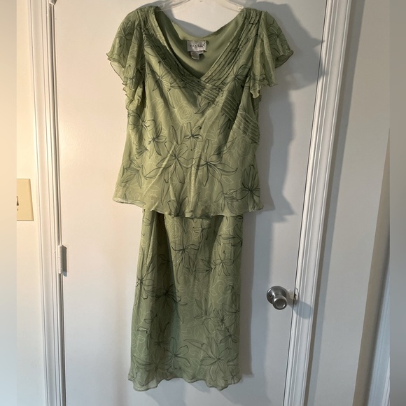 Beautiful Two Piece Set Adrianne Papell Botique - Picture 1 of 8